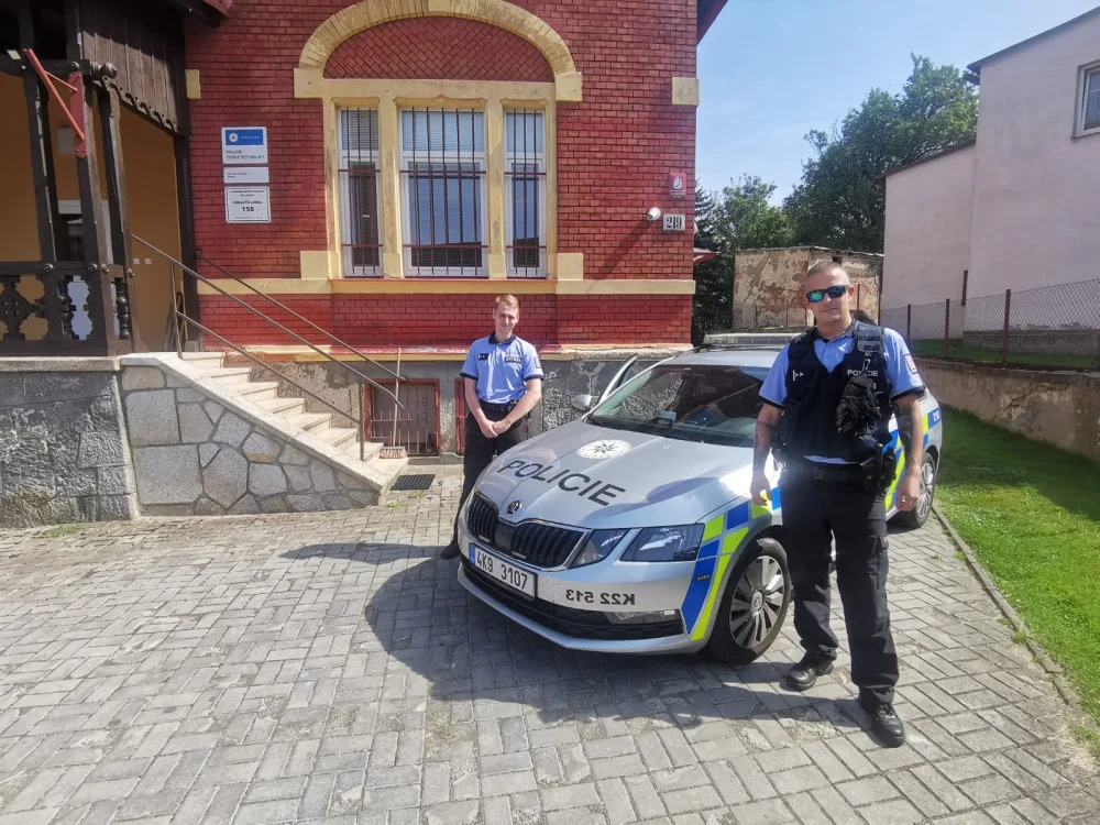Hlídky pátraly po mladém muži, který chtěl spáchat sebevraždu. Našli jej pořezaného