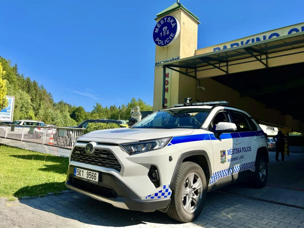 V Mariánských Lázních začala fungovat linka 156 pro volání na městskou polici