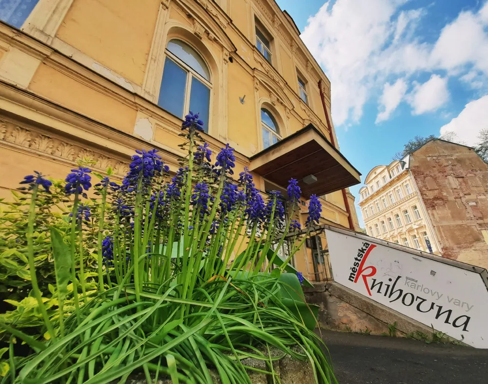 Karlovy Vary chtějí přestavět knihovnu na Růžovém vrchu na komunitní centrum