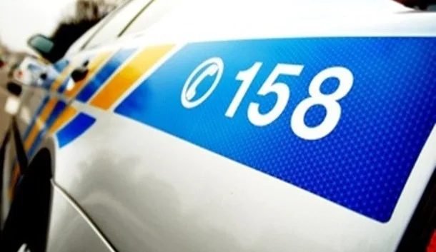 Chebští policisté zahájili trestní stíhání muž, který na kruhovém objezdu srazil cyklistu a od nehody ujel