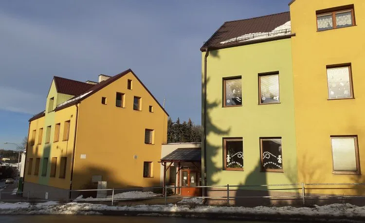 V Chodově rozhodli o sloučení dvou základních škol. Budou využívat opravený bezbariérový areál