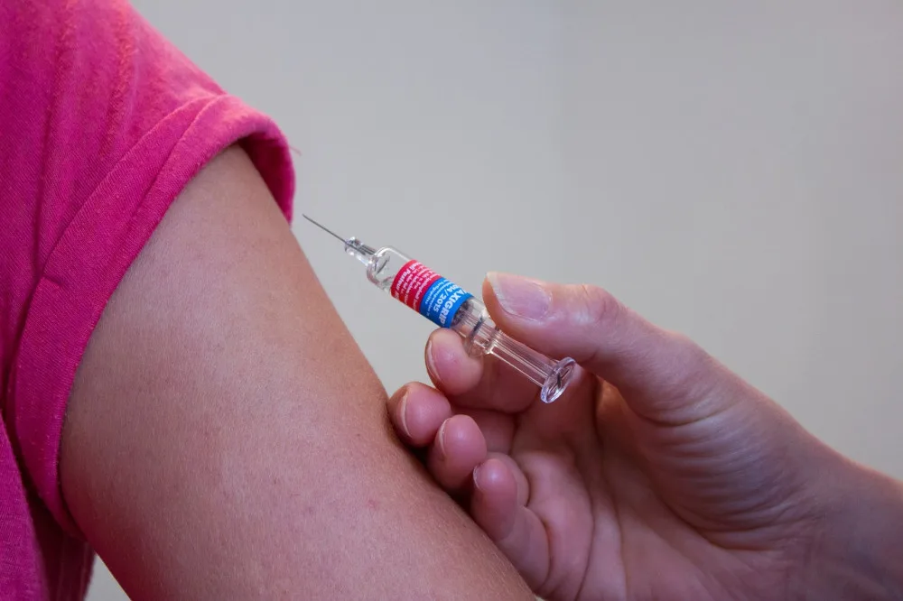 Karlovarský kraj zaplatí očkování proti žloutence typu A dětem z Krásna