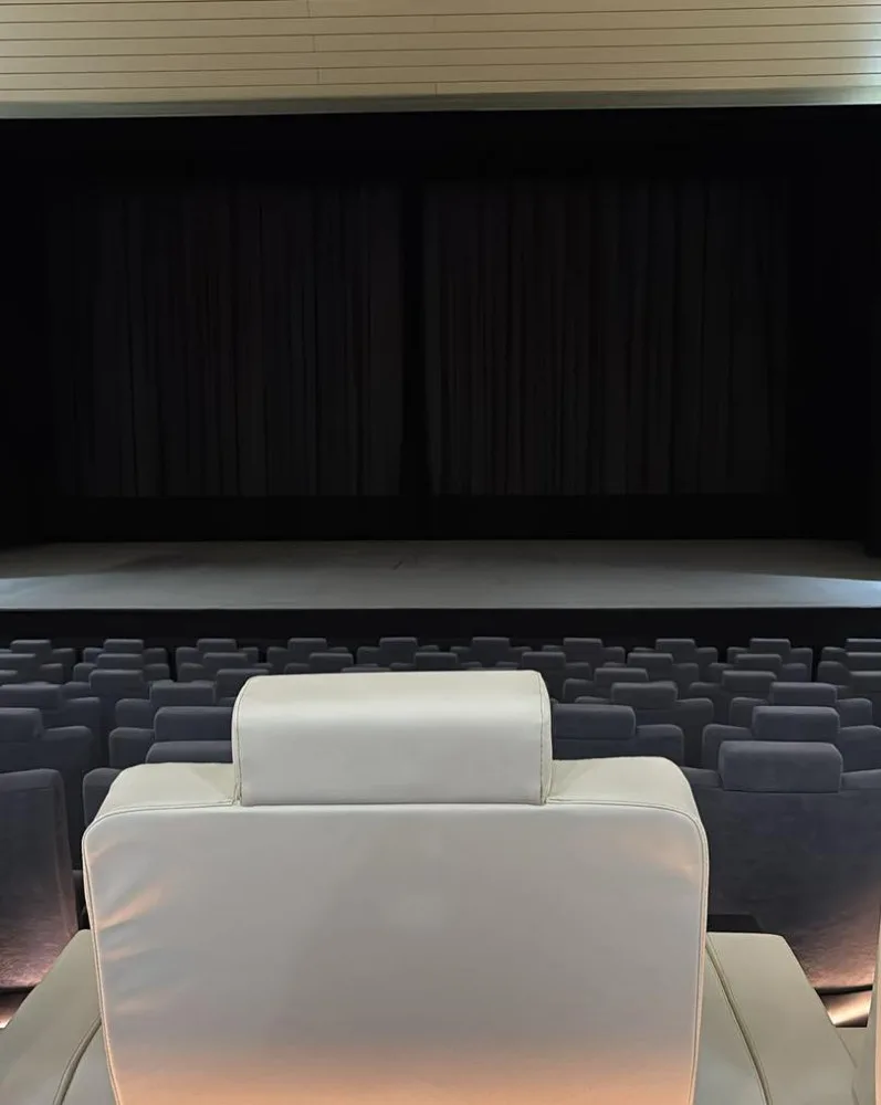 Chodovské kino prošlo rekonstrukcí, diváci se mohou těšit třeba na nové a pohodlné sedačky