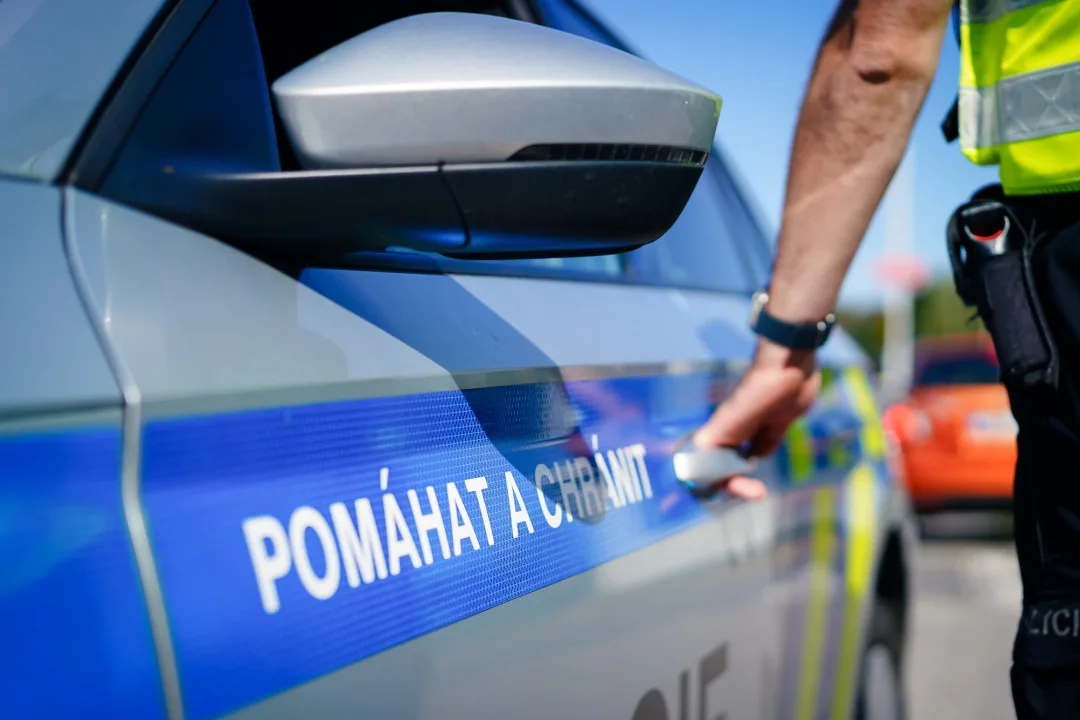 Policie odvolala pátrání o patnáctileté dívce z Karlovarska, je v pořádku