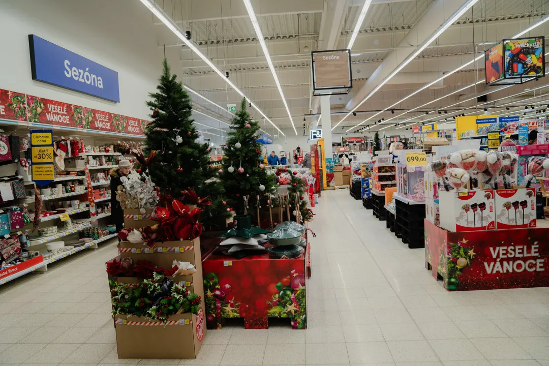 Na vánoční nákupy zve Tesco Cheb do nově zmodernizované prodejny