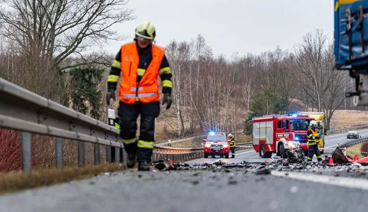 Při nehodách loni zemřelo v Karlovarském kraji 14 lidí, méně než v roce 2023