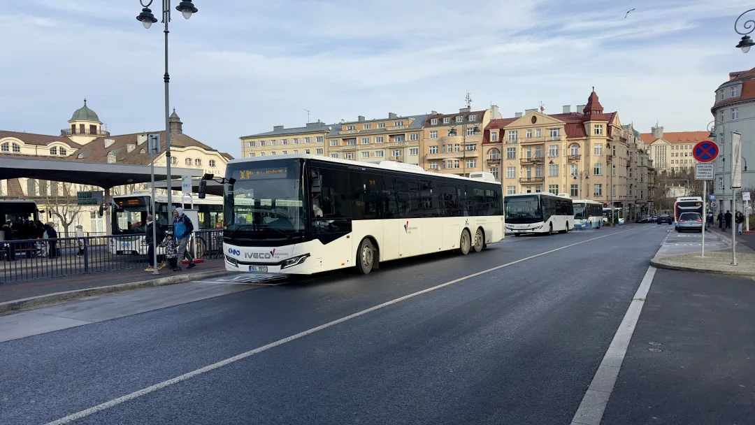 Dvacet nových autobusů pro krajskou dopravu pořídil karlovarský dopravní podnik společně s hejtmanstvím