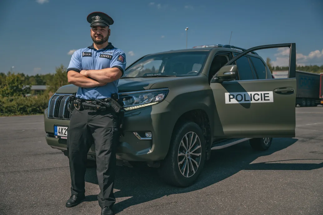 Je rozdíl mezi policistou cizinecké policie a Mistrem ČR v silovém trojboji?
