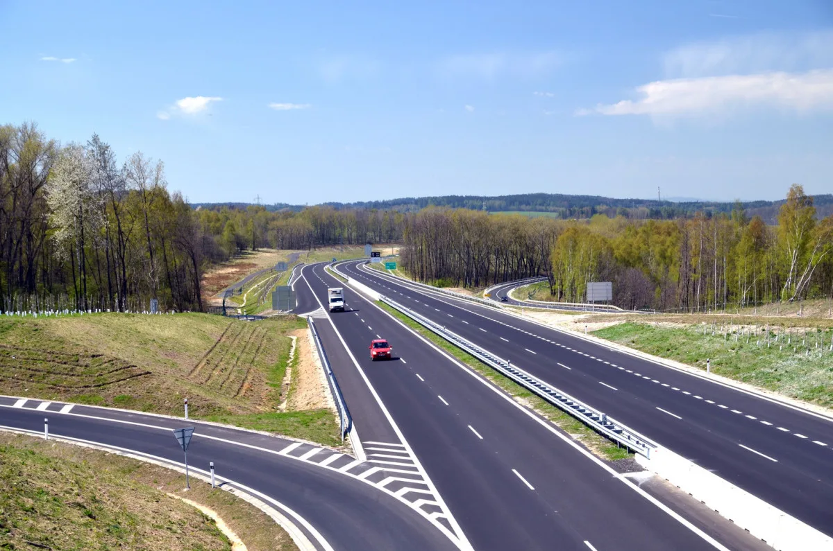 Kraj začne připravovat obchvat Karlových Varů, chce i jeho dřívější stavbu