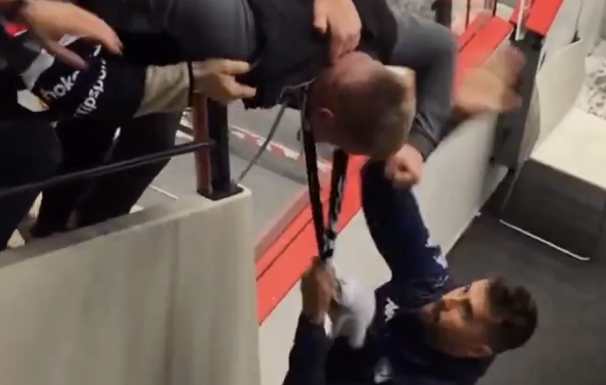 Konflikt na stadionu.