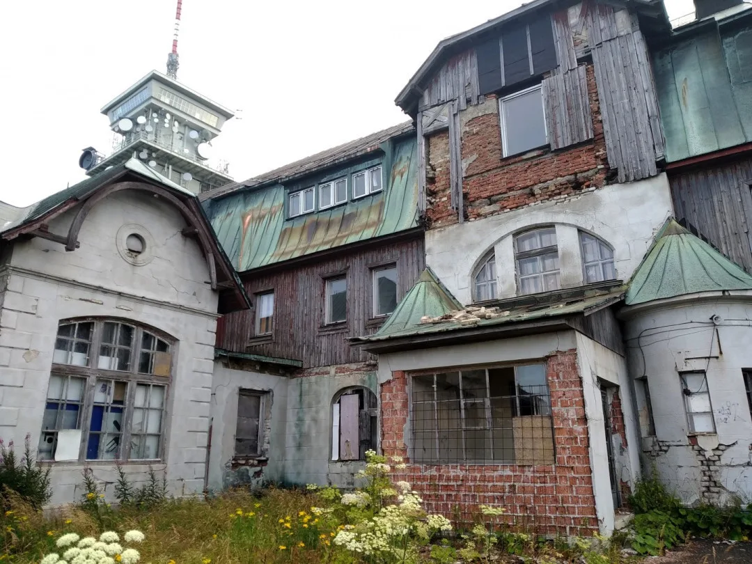 Hotel Klínovec se opravovat zatím nebude, Boží Dar stáhne žádost o dotaci