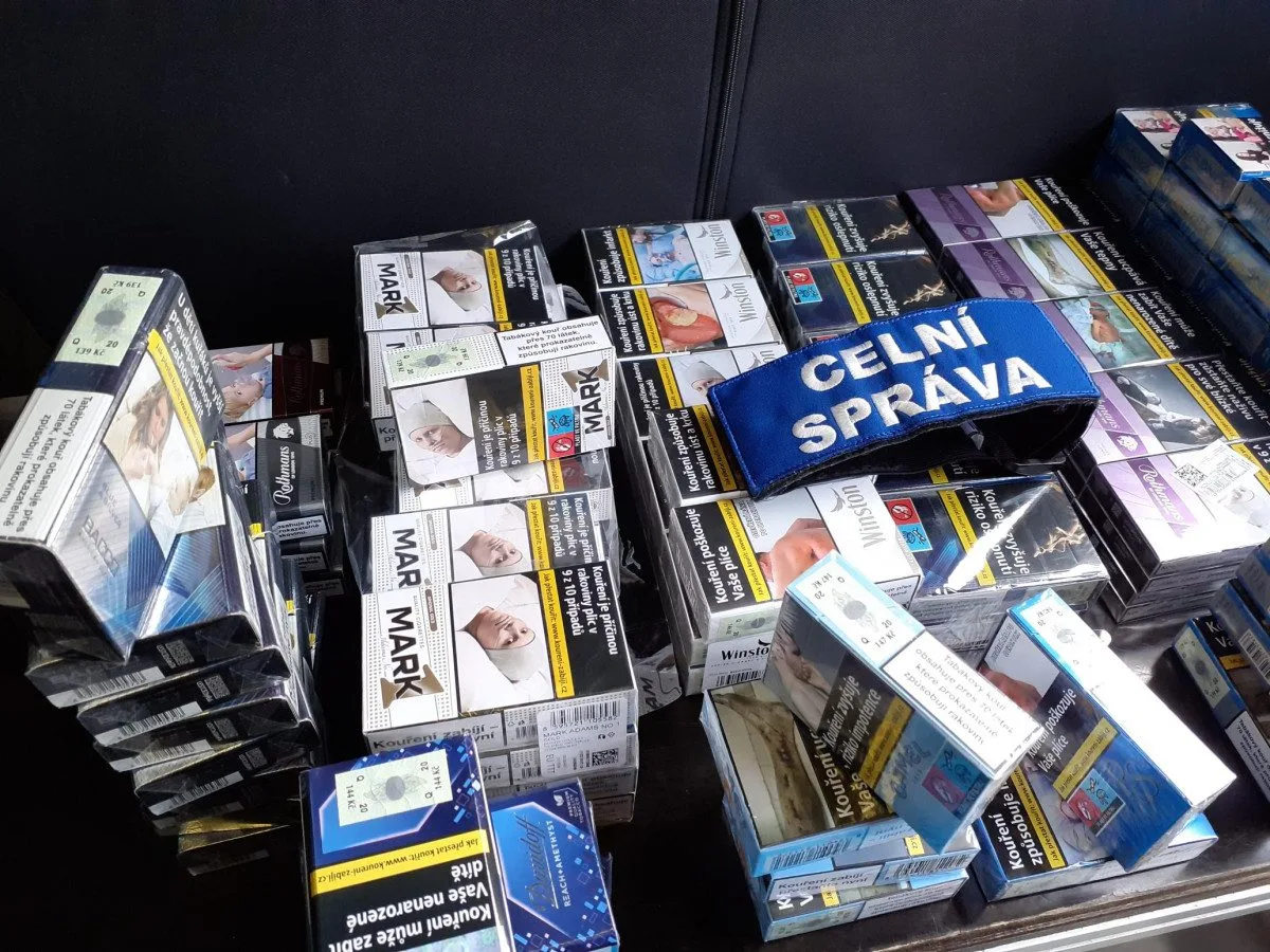 Celníci objevili tisíce tabákových výrobků značených nesprávným způsobem