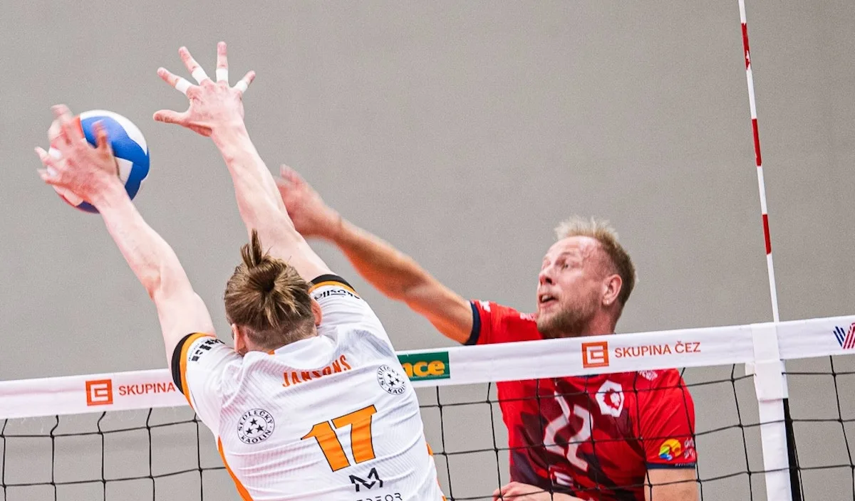 Volejbaloví Lvi vyhráli v Karlových Varech 3:0, finále rozhodne pátý zápas.