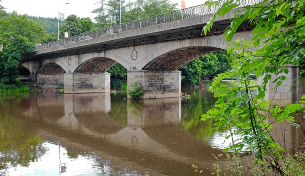 Opravu Chebského mostu Karlovy Vary zadají zřejmě spolu s projektem. Foto: MMKV