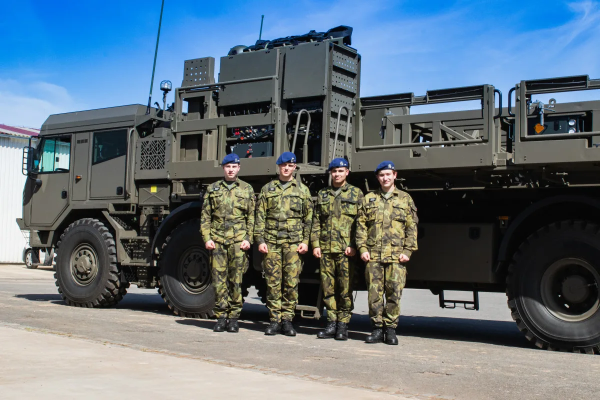 Středoškoláci ze Sokolova si jako první prohlédli moderní protiletadlový systém. Foto: Se svolením 25. protiletadlového raketového pluku, Strakonice