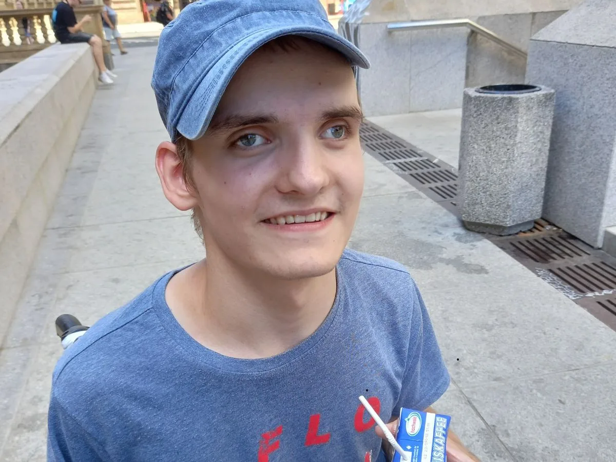 Lukáš potřebuje speciální oblek, který uleví od bolesti. Trpí mozkovou obrnou