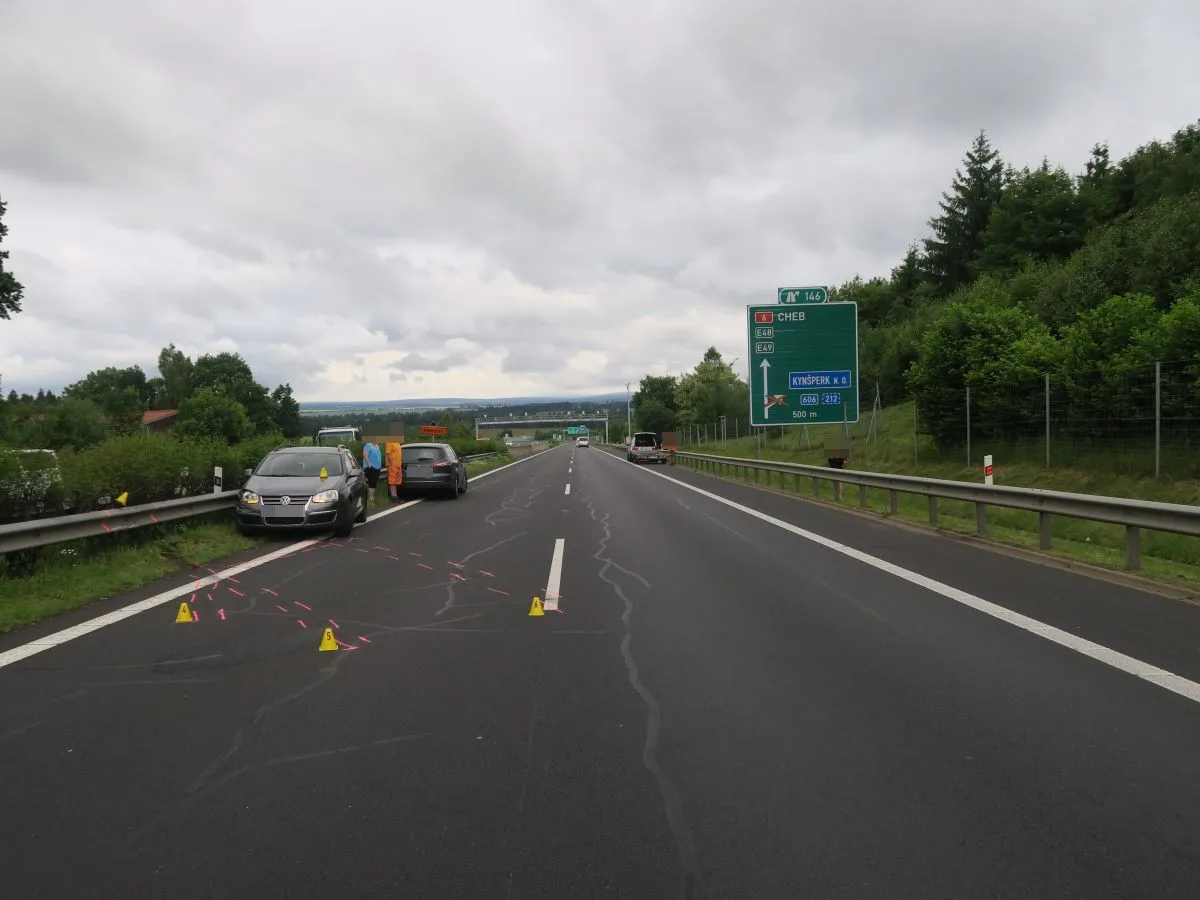 Policie pátrá po svědcích dopravní nehody na D6.