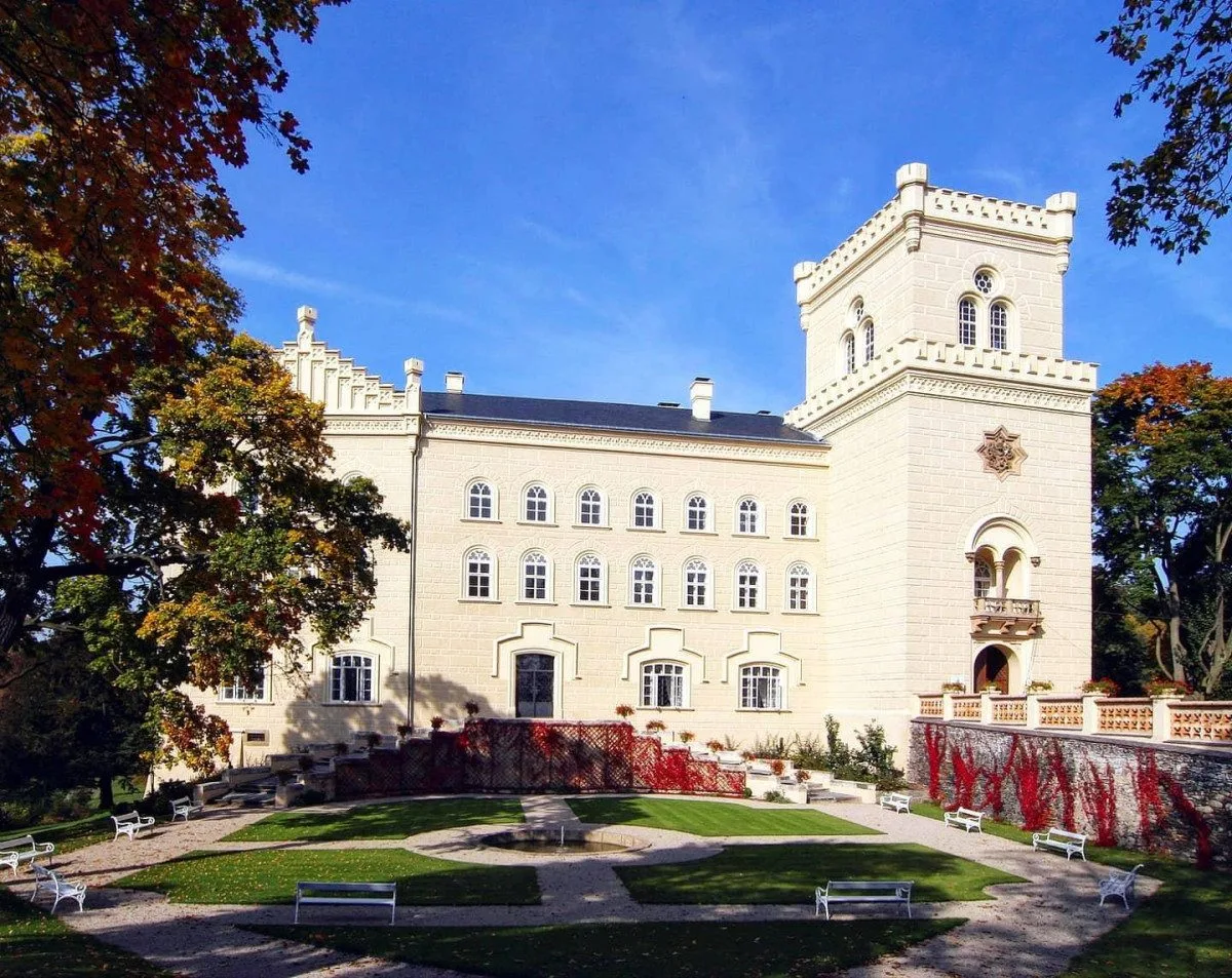 Filmaři České televize proměnili Chyše na Karlovarsku ve strašidelný zámek. Foto: Se svolením Karlovy Vary Region Card
