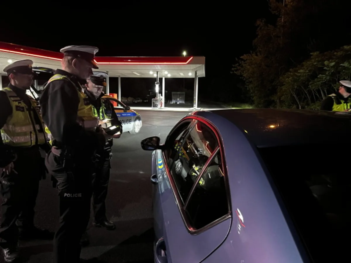FOTO: Policisté v noci kontrolovali dálnici, chtějí zvýšit bezpečnost v dopravě. Foto: Se svolením Policie ČR