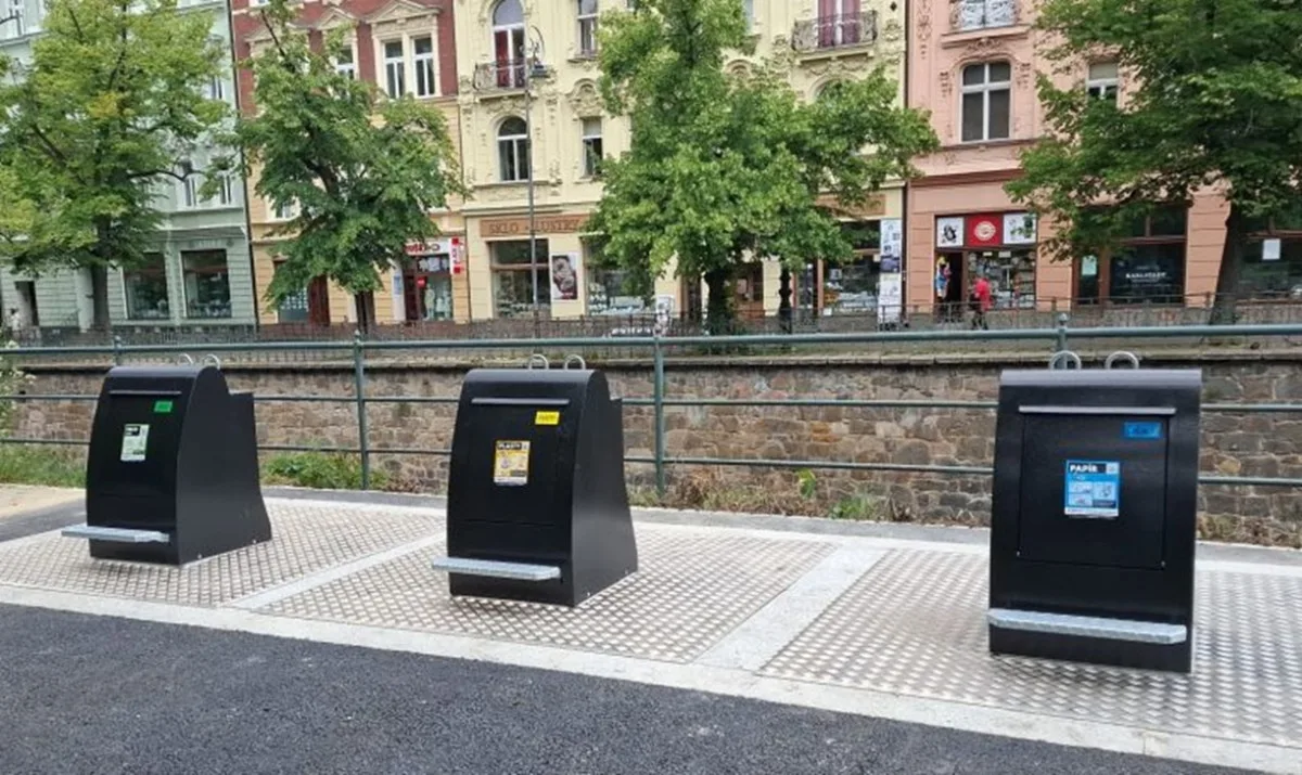Estetické a praktické. V Karlových Varech jsou nově podzemní kontejnery.. Foto: Se svolením Magistrátu města Karlovy Vary