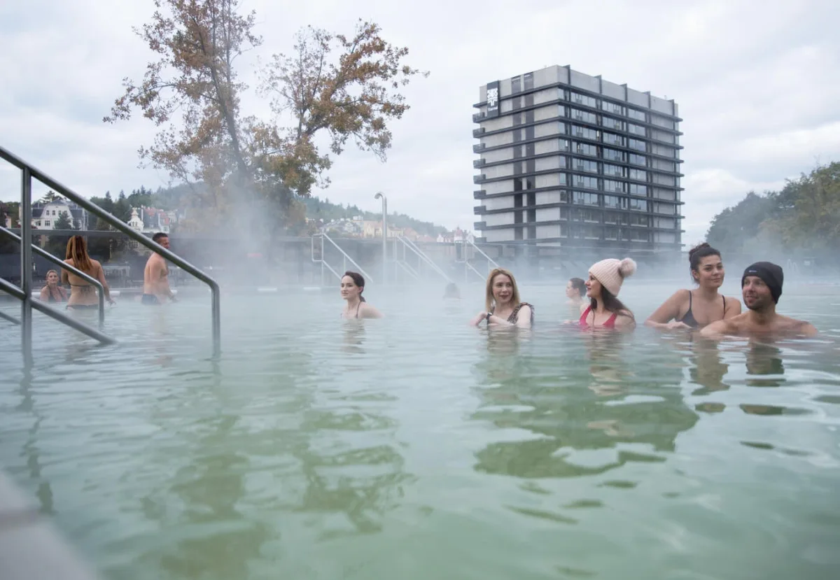 Bazén a saunový komplex u Thermalu ve Varech funguje čtyři roky.