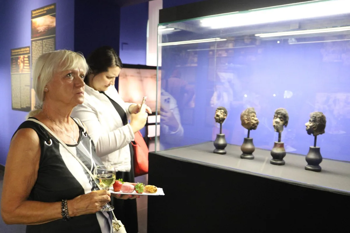 Muzeum v Karlových Varech vystavuje tajemné repliky z celého světa.