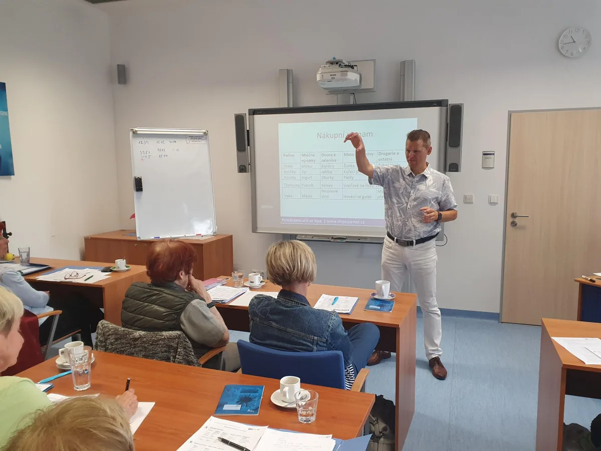 Paměť je mizera. Karlovarští senioři jí potrénovali v krajské knihovně. Foto: Se svolením Nadace ČEZ