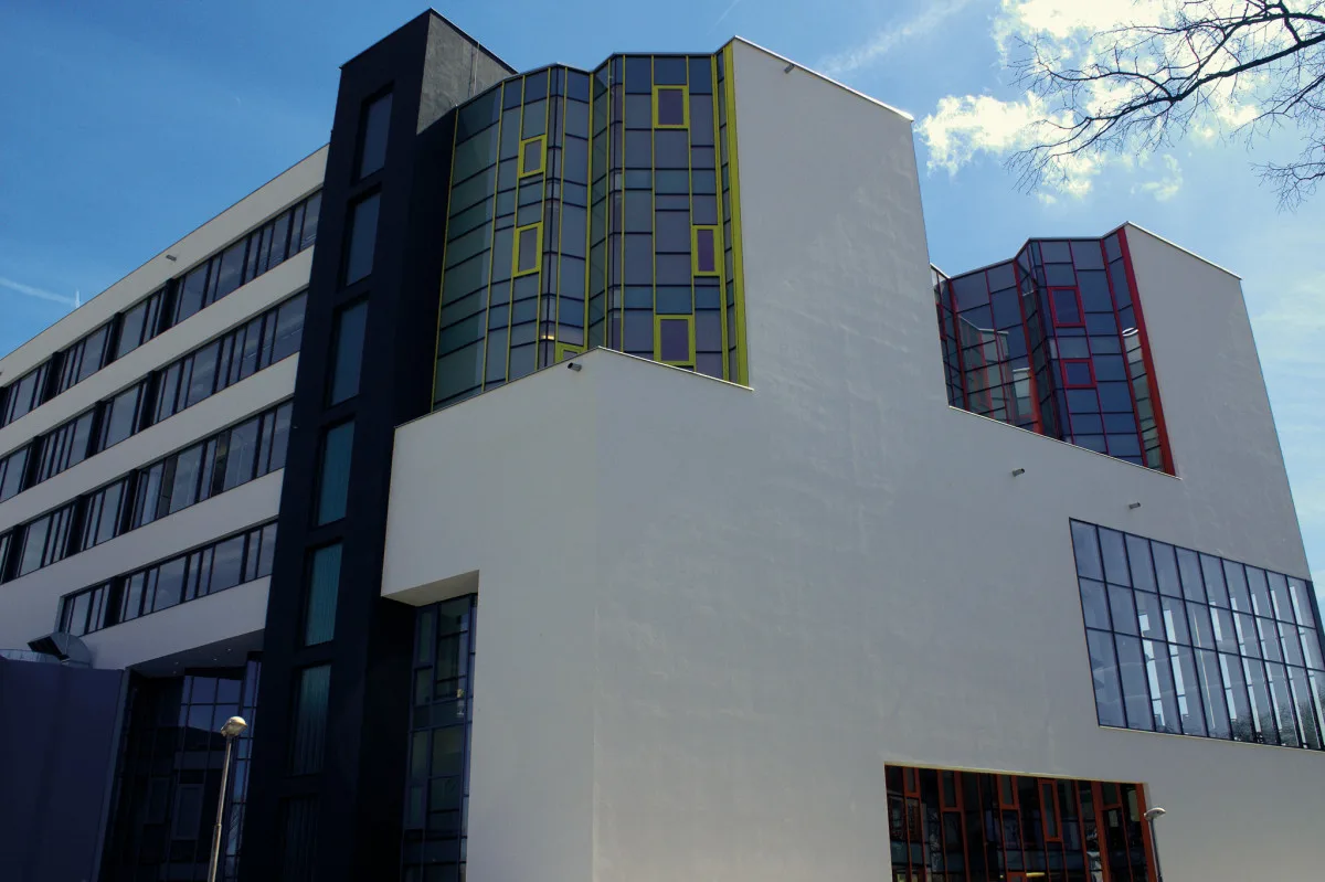 Karlovarský kraj dohodl delší termín na projekt modernizace školy v Sokolově.
