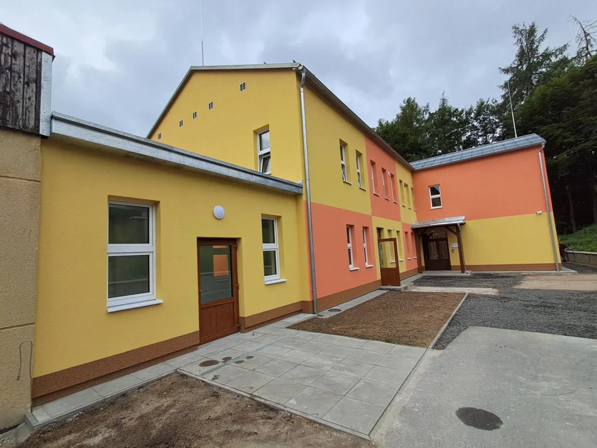 Nejdek obnovil 30 let chátrající školku, rekonstrukce stála téměř 29 milionů.