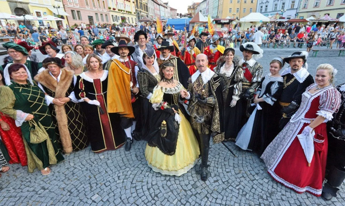 Cheb o víkendu ožije Valdštejnskými slavnostmi, rozšíří se také do okolí centra. Foto: Se svolením Valdštejnských slavností