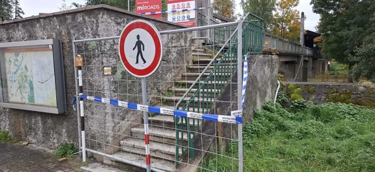 V Kynšperku začala demolice předmostí historické lávky přes Ohři.