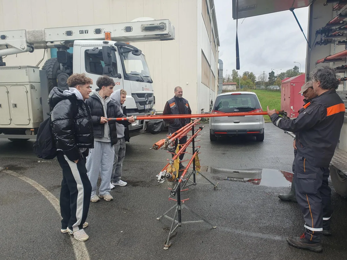 Sedmnáct studentů z pěti škol úspěšně složilo Distribuční maturitu v Plzni