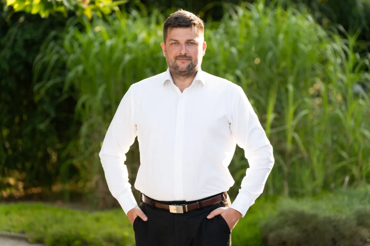 Karlovarský kraj zatím povede Hurajčík, nový hejtman bude zvolen v prosinci.