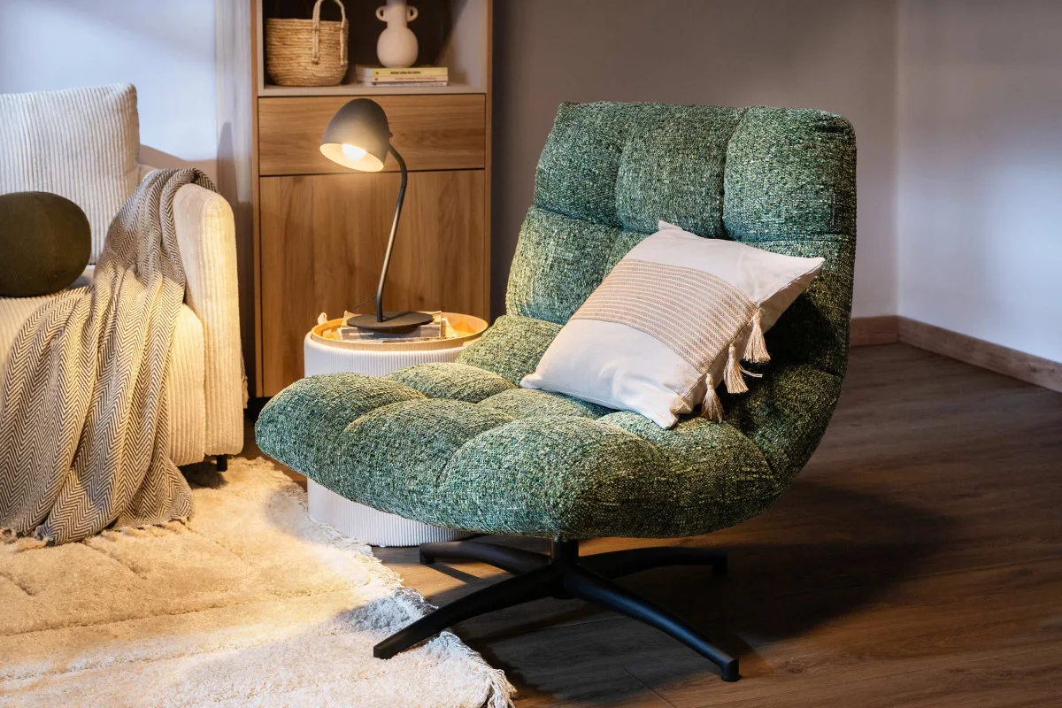 Křeslo, deka a kniha – recept na dokonalou podzimní relaxaci