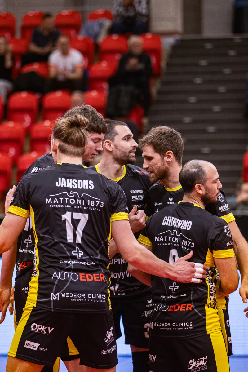FOTO: Karlovarští volejbalisté mají nabitý program, přesto postoupili do finále