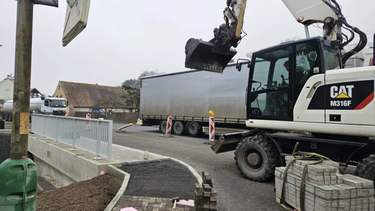 Předčasný vánoční dárek. Po mostě ve Stráži nad Ohří řidiči opět jezdí bez omezení. Foto: Se svolením Ředitelství silnic a dálnic