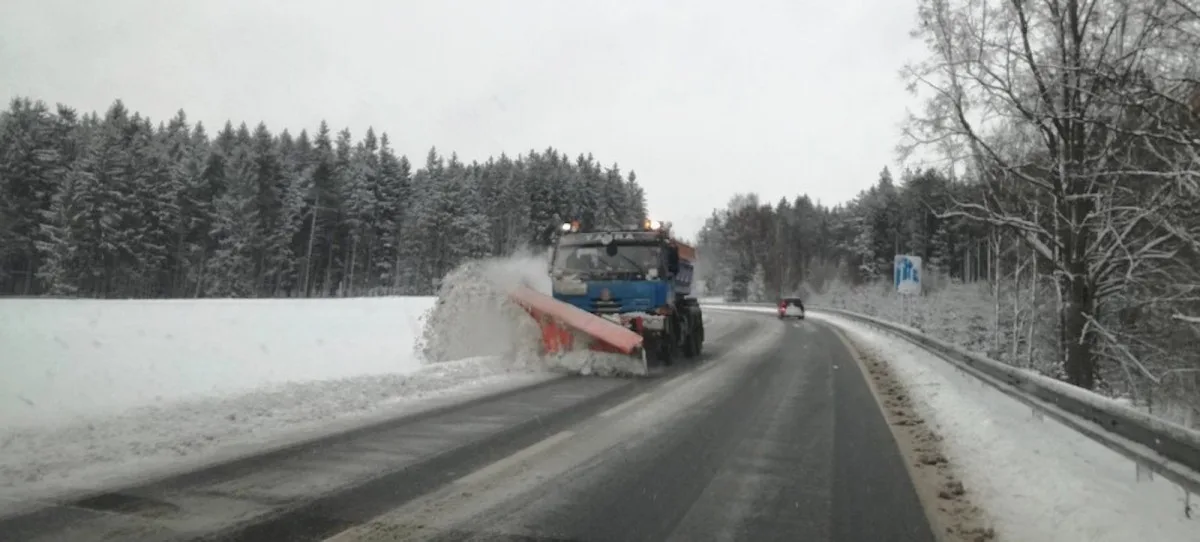 V Karlovarském kraji mrzne, silnice jsou promrzlé, ale sjízdné.