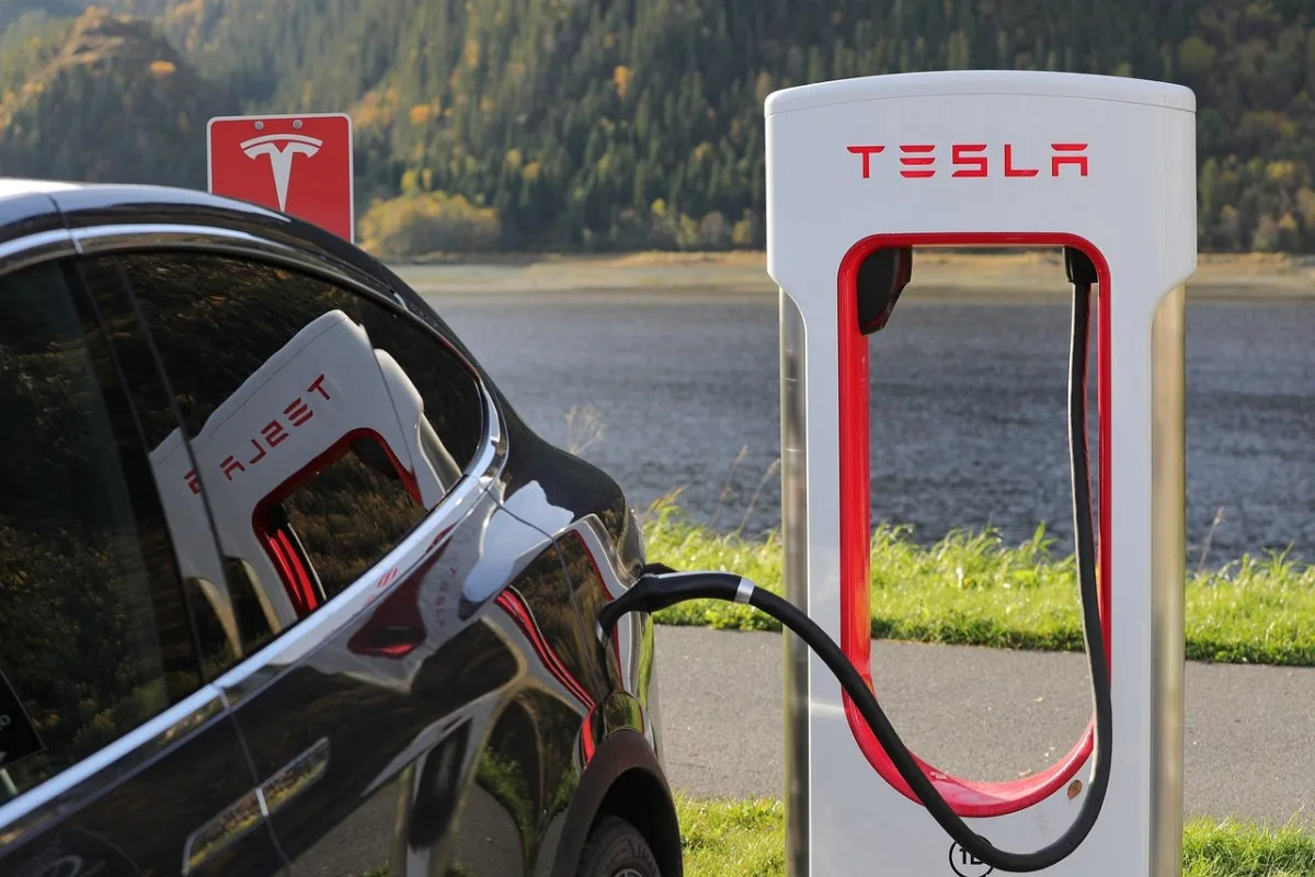 Do ČR se v roce 2025 dovezlo 8,5 tisíce ojetých elektromobilů