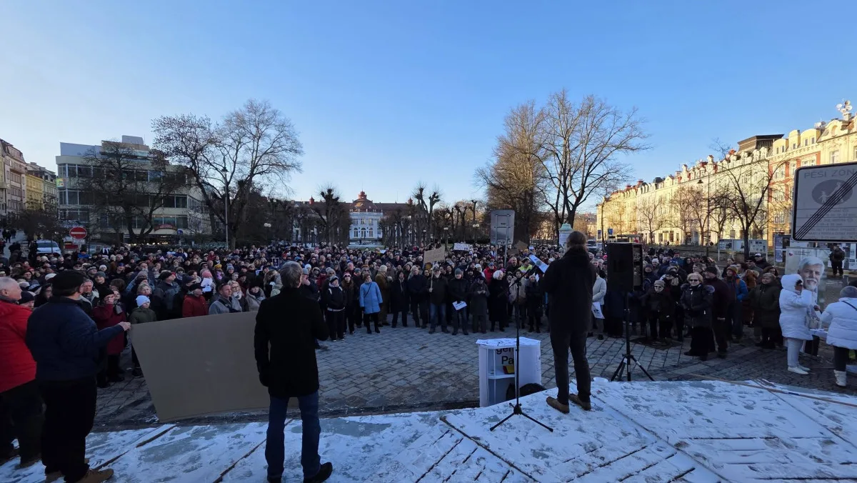 Ve Varech před hlavní poštou sešlo víc než 500 lidí na podporu Petra Pavla.