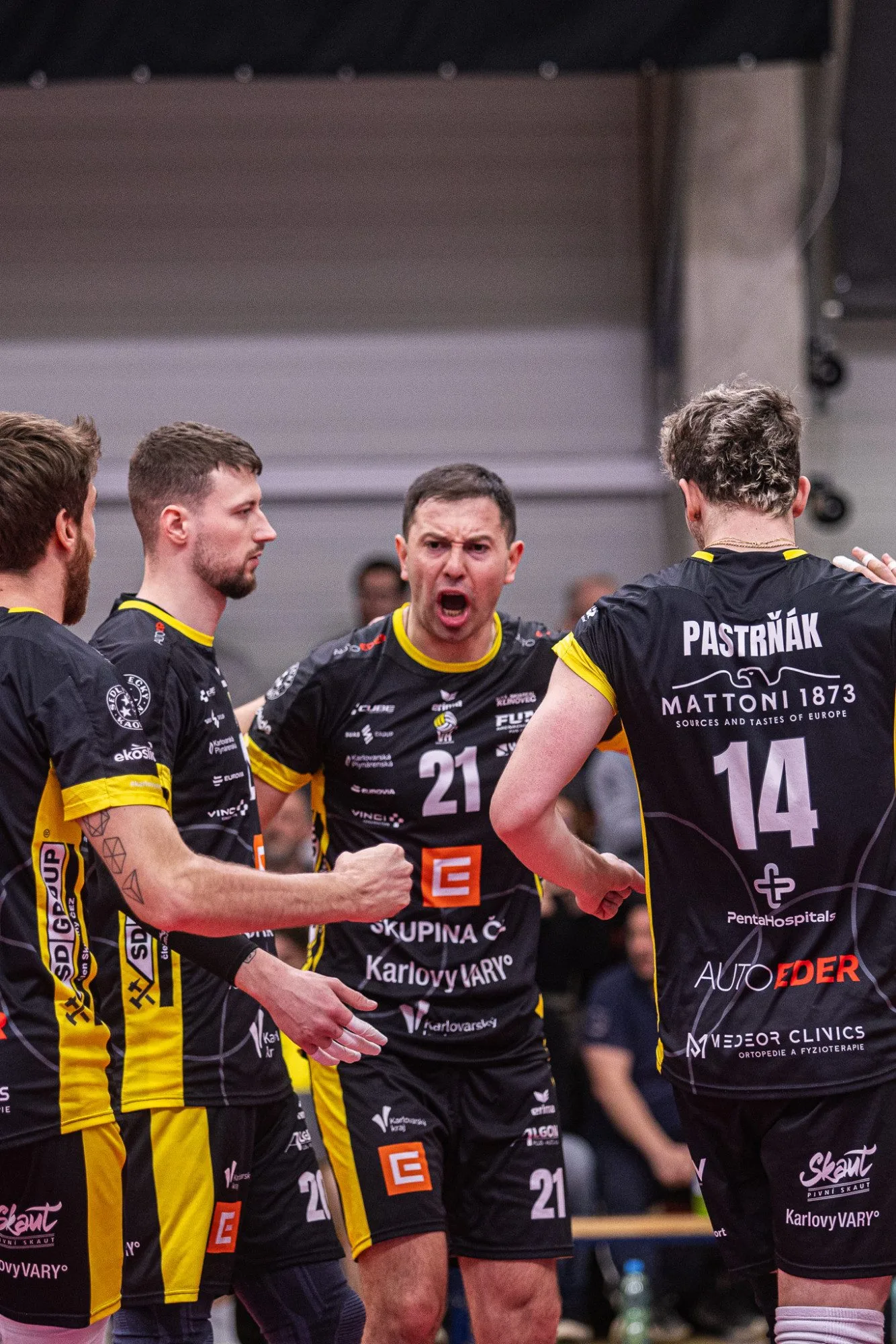 Karlovarsko na domácí palubovce nadalo šanci zlínské Fatře