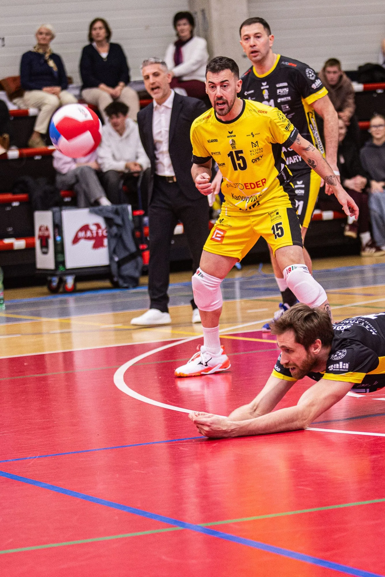 Karlovarsko na domácí palubovce nadalo šanci zlínské Fatře