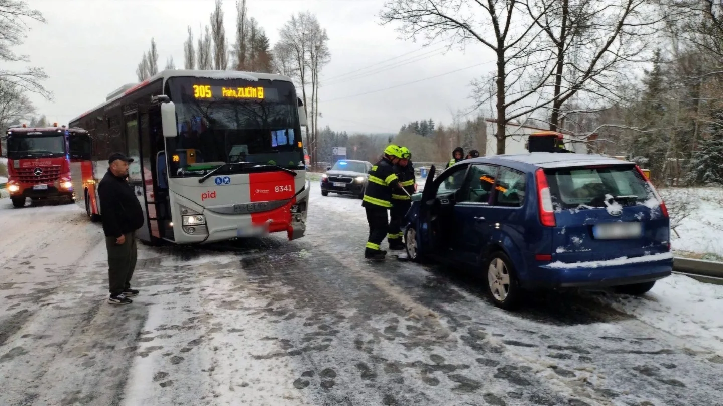 Ve Varech narazil autobus do osobního auta. Matka a dcera obětí děkuje za pomoc. Foto: Poskytla Jaroslava Zieglerová