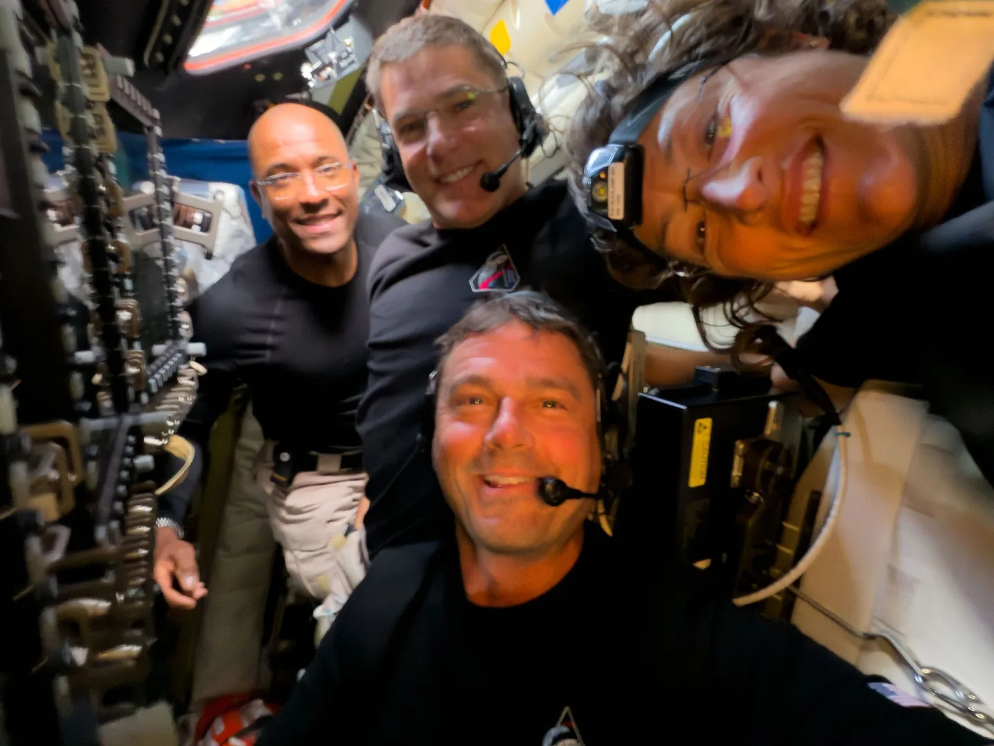 Astronauti NASA oblékli při obletu Měsíce jemné vlněné prádlo ze Sokolova. Foto: NASA