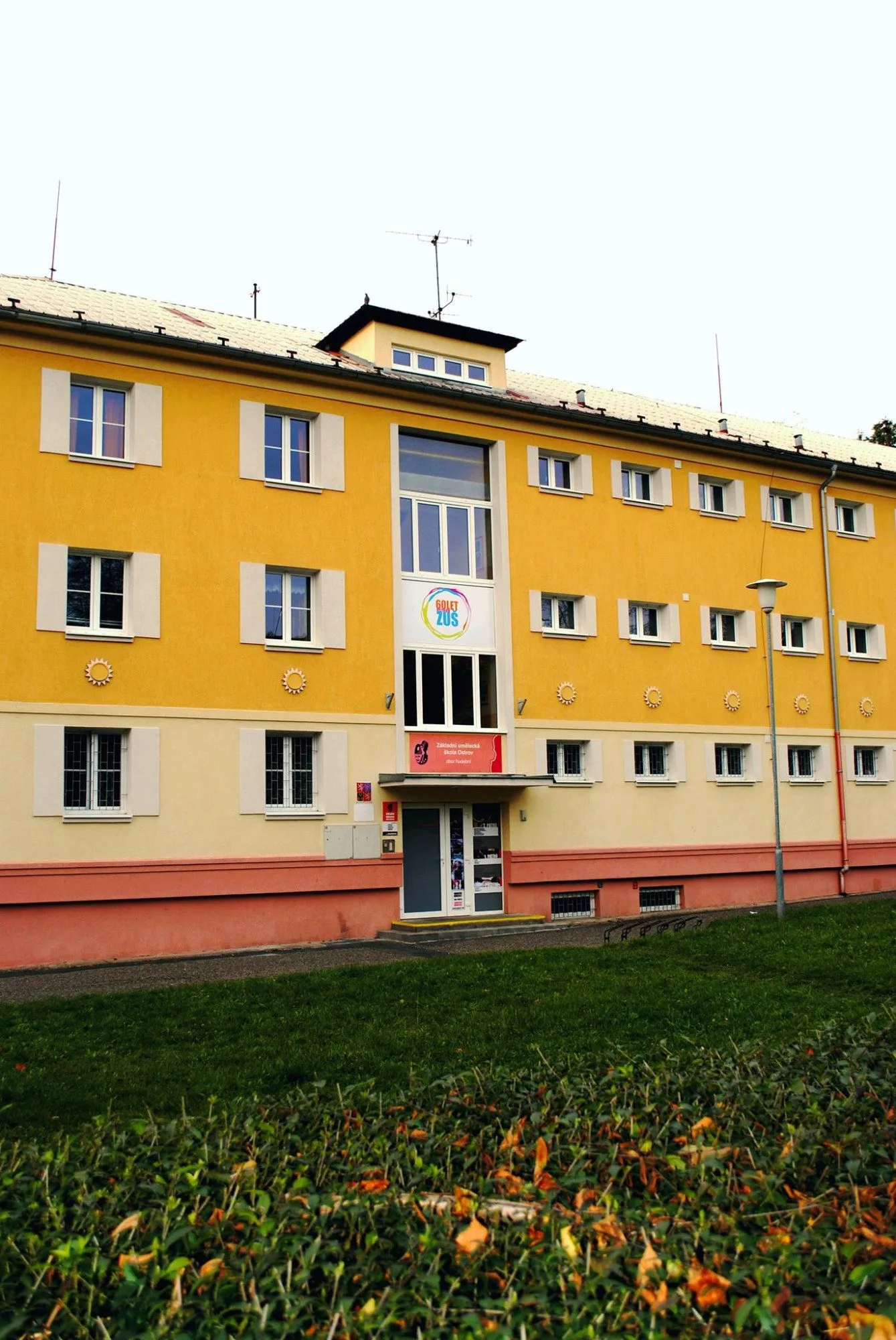 ZUŠ v Ostrově čeká dostavba za 180 milionů, hotovo má být za dva roky