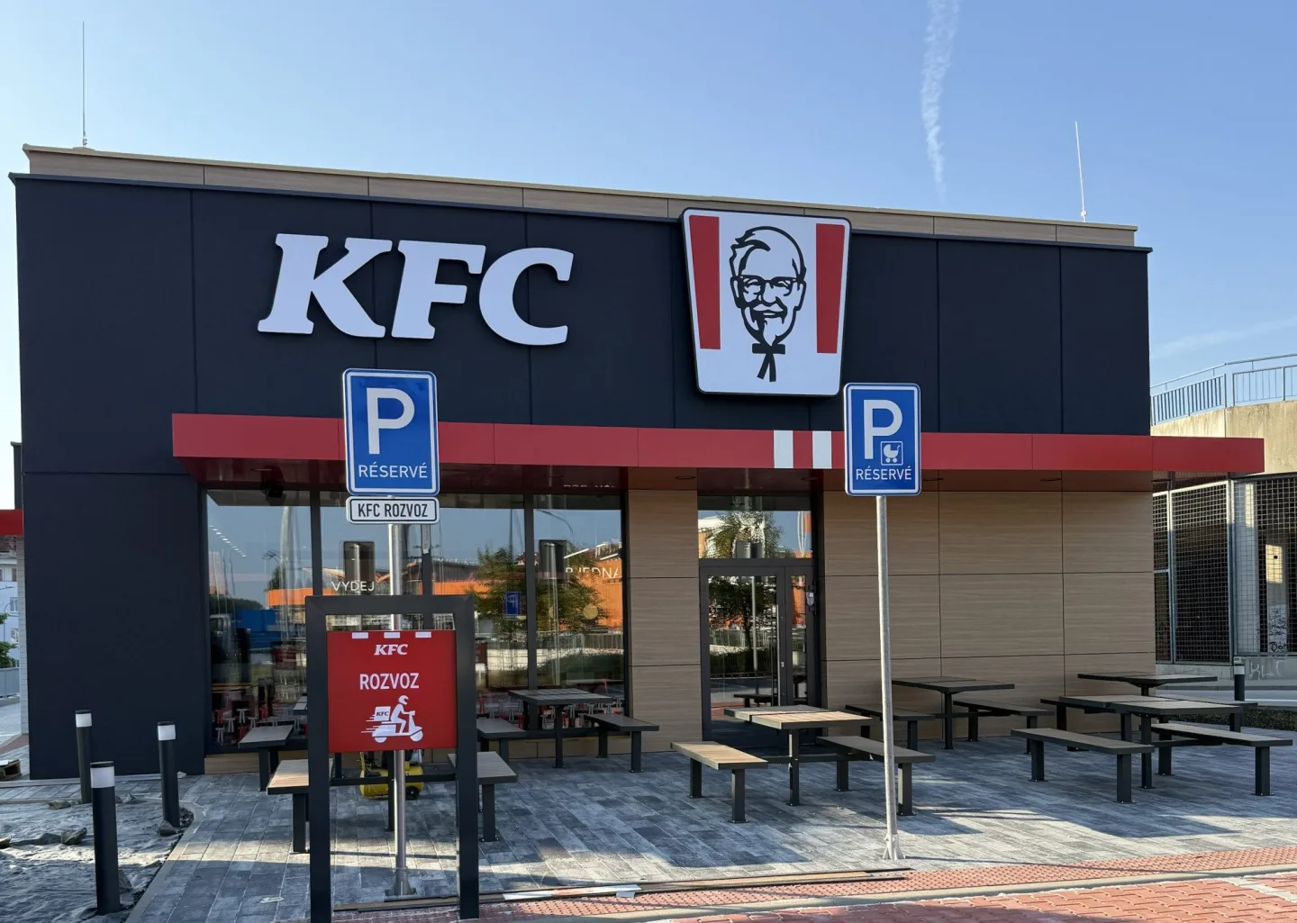 KFC míří do Chebu. V úterý otevře restauraci u obchodního centra Dragoun