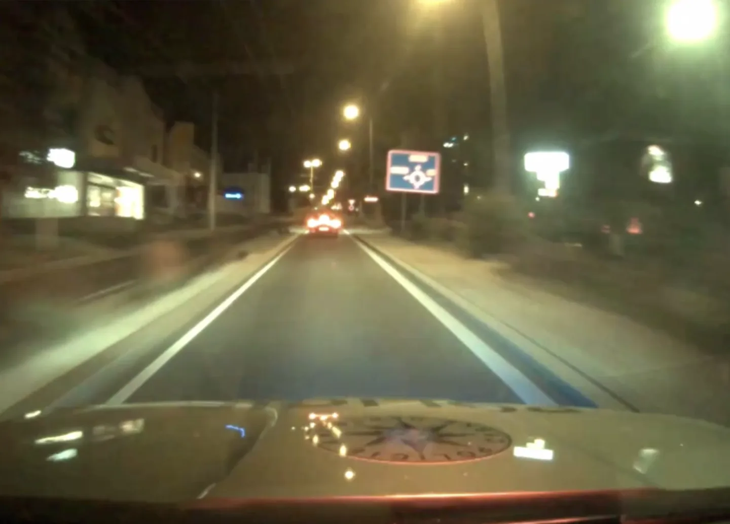 Muž měl okrást svou babičku a ujet policii. Skončil ve vazbě.