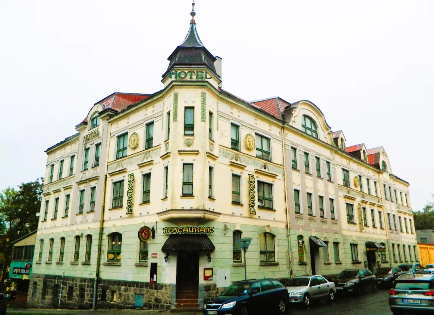 Aš chce vyhlásit referendum kvůli koupi hotelu Goethe, obává se ubytovny