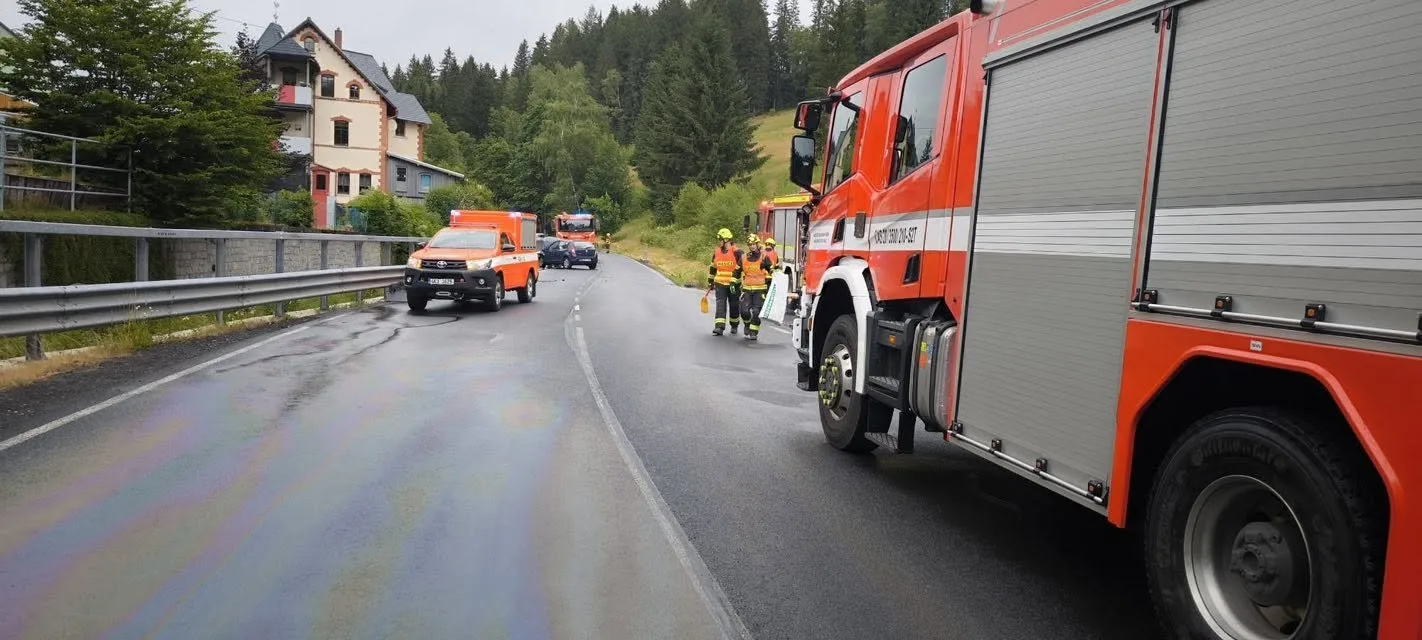 Tragická nehoda u Chebu uzavřela silnici do Františkových Lázní