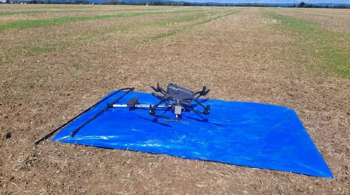 S dronem létal v bezletové zóně u chebského letiště. Policisté ho zajistili
