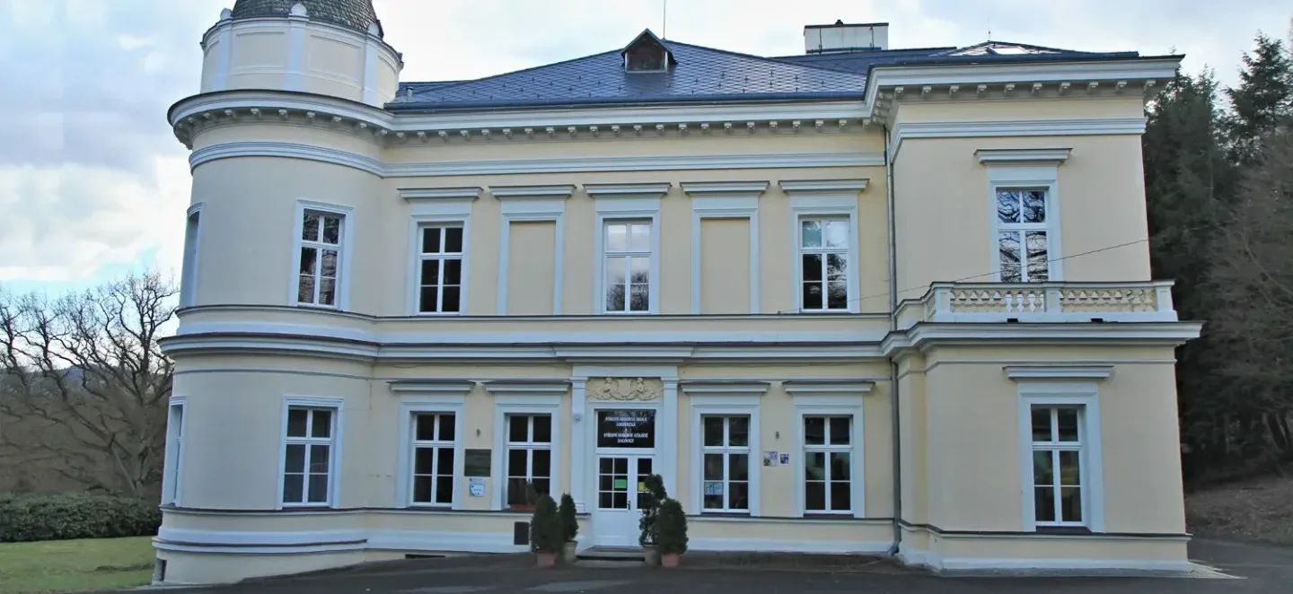 Karlovarský kraj pronajme zámeček v Dalovicích waldorfské škole